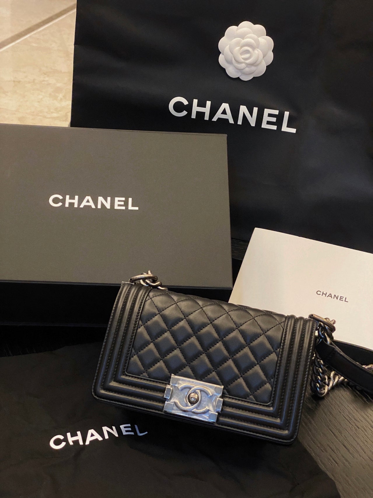 【シャネル】 新作 ボーイ シャネル バッグ カーフスキン-選べる2色