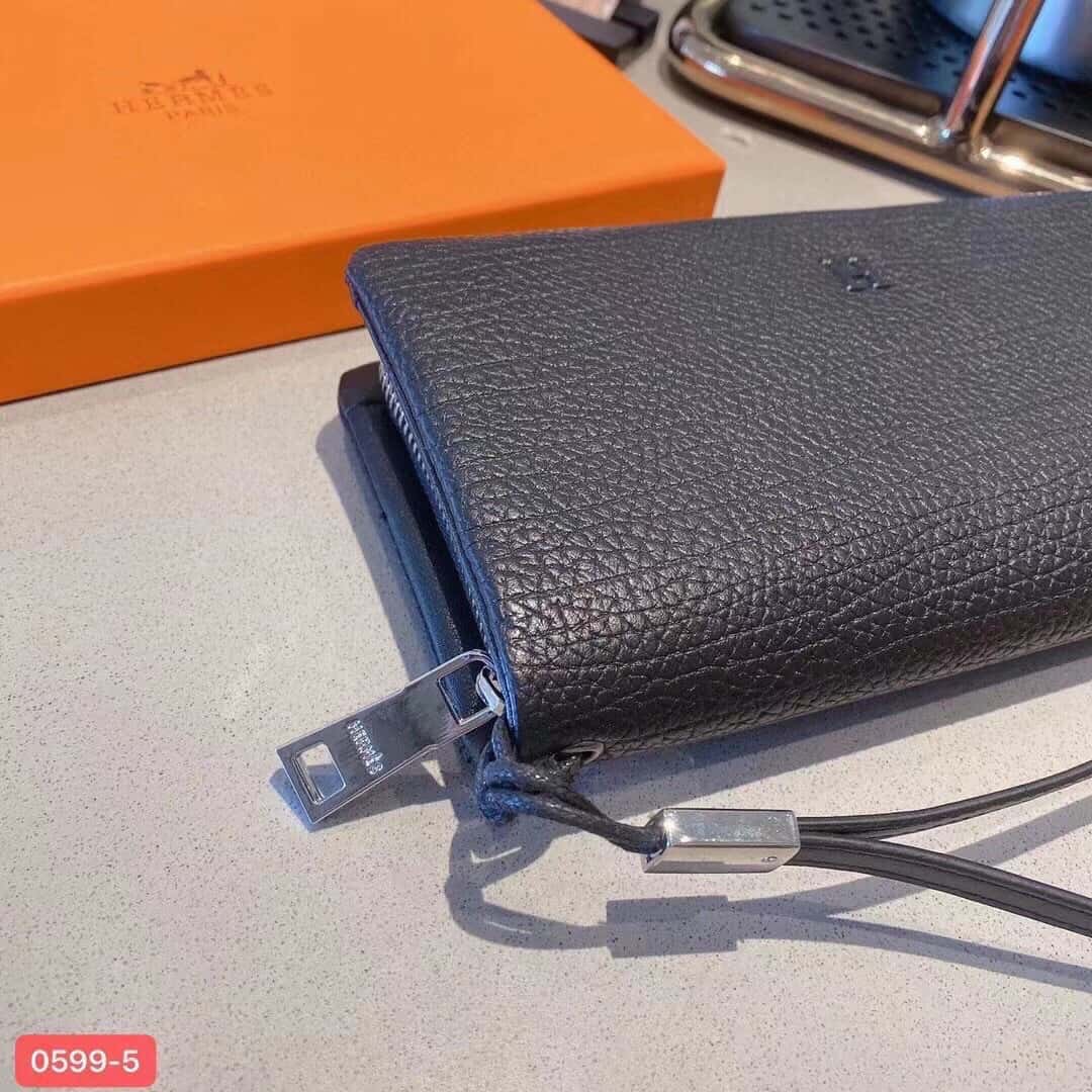 【エルメス】ブラックカーフの多機能財布 使いやすさ抜群 春夏新作