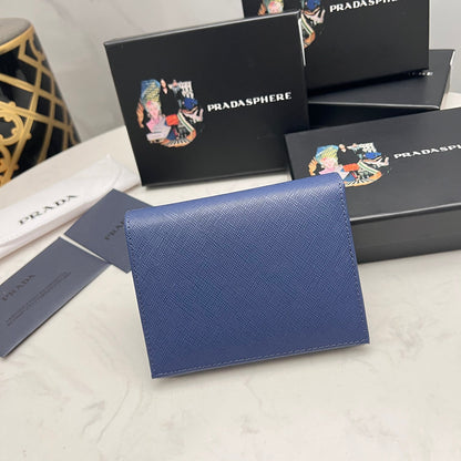 【プラダ】サフィアーノレザー使用 三角ロゴコインパース 春限定カラー展開中