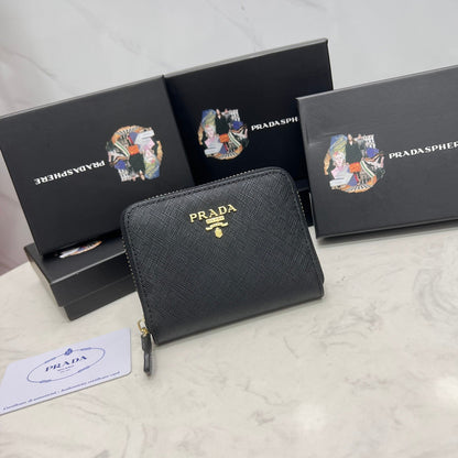 【プラダ】女性に人気のミニコインパース エレガントな印象 今だけ特価