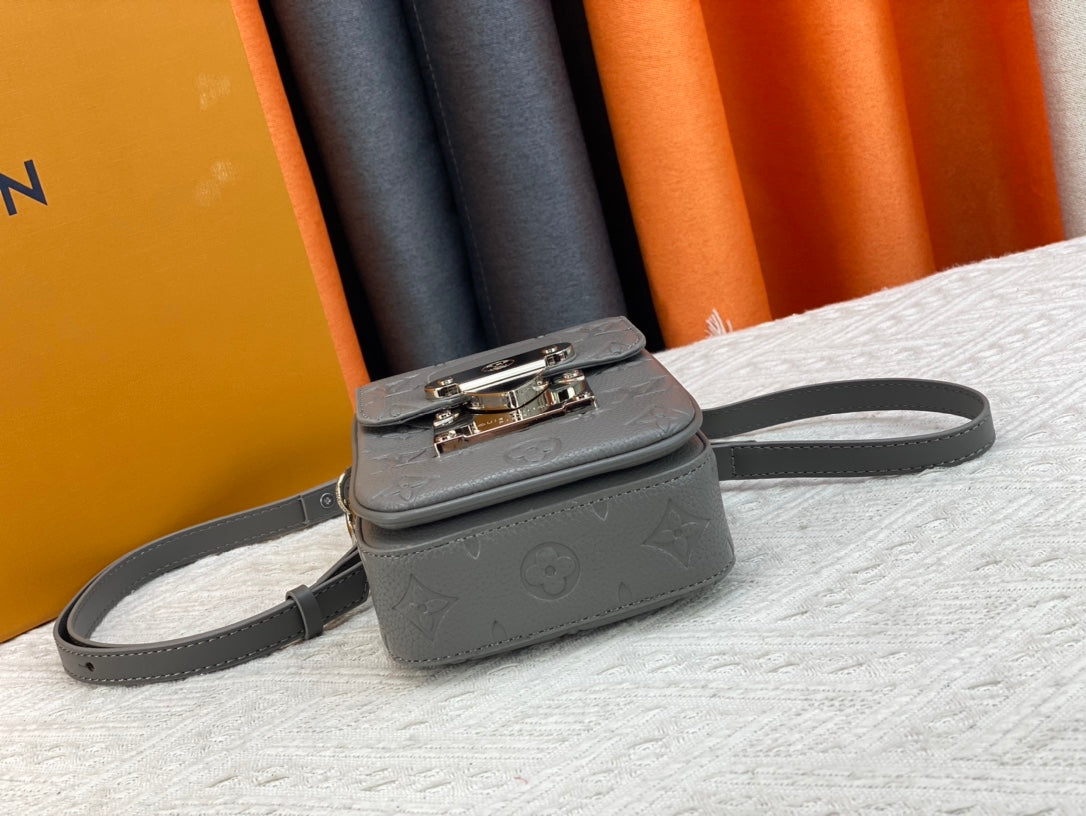 【ルイヴィトン】ギフトにもS-LOCK 縦型 ウェアラブルウォレット